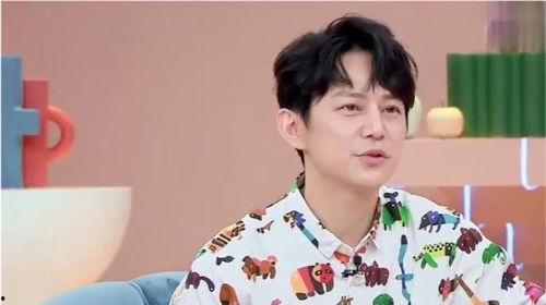 最新爆料何炅视频播放大全,笑点满满，温馨瞬间大盘点